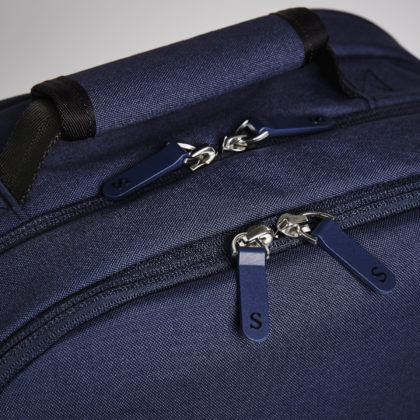 YKK zipper details Stolt running